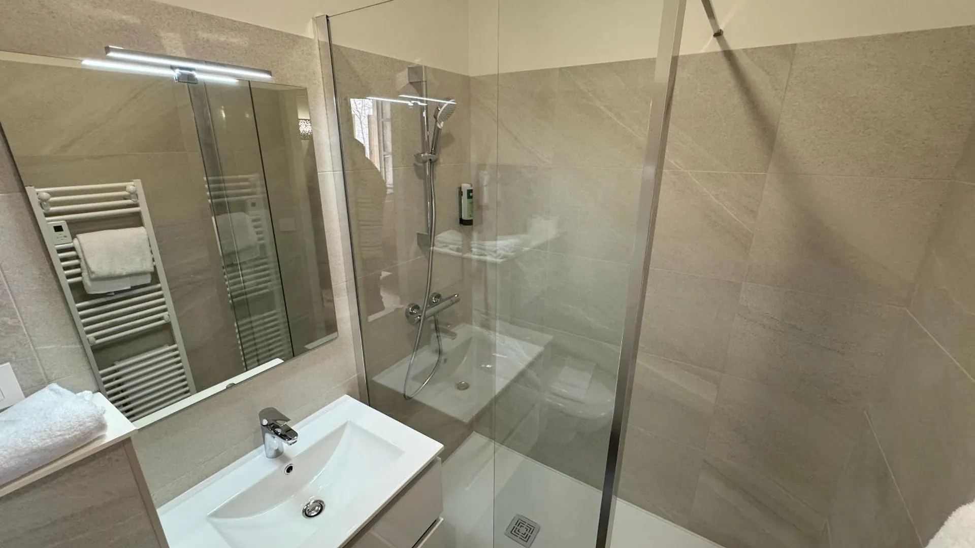 **  Logis Hotels - Hostellerie Des Lauriers - Hotel Et Restaurant Alban Frankrijk